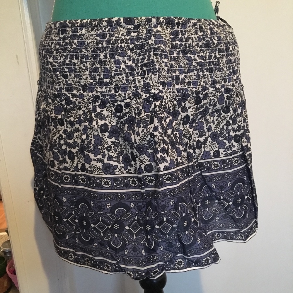 Women’s Aerie blue mini skirt.